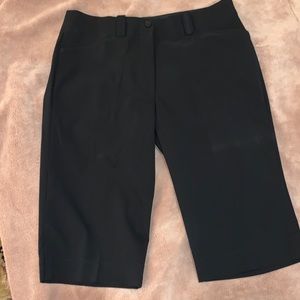 NIKE GOLF NEW WITH TAGS Womens long golf short.  Approx 14” leg length. Size 10